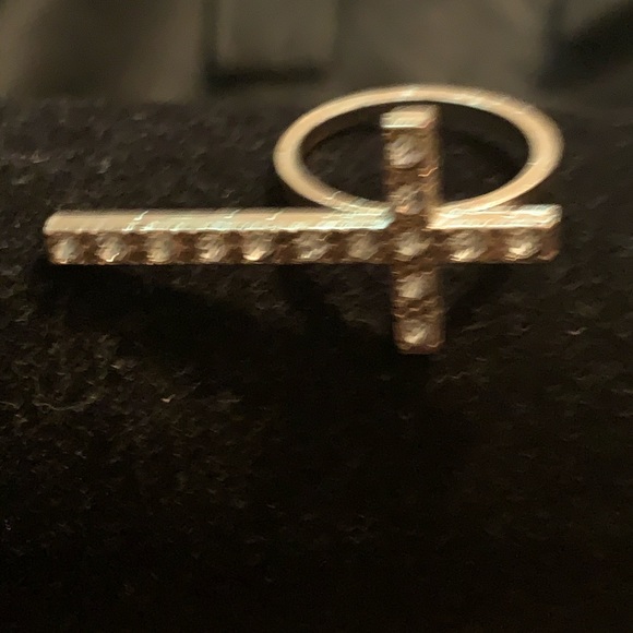 Ring - Picture 1 of 3